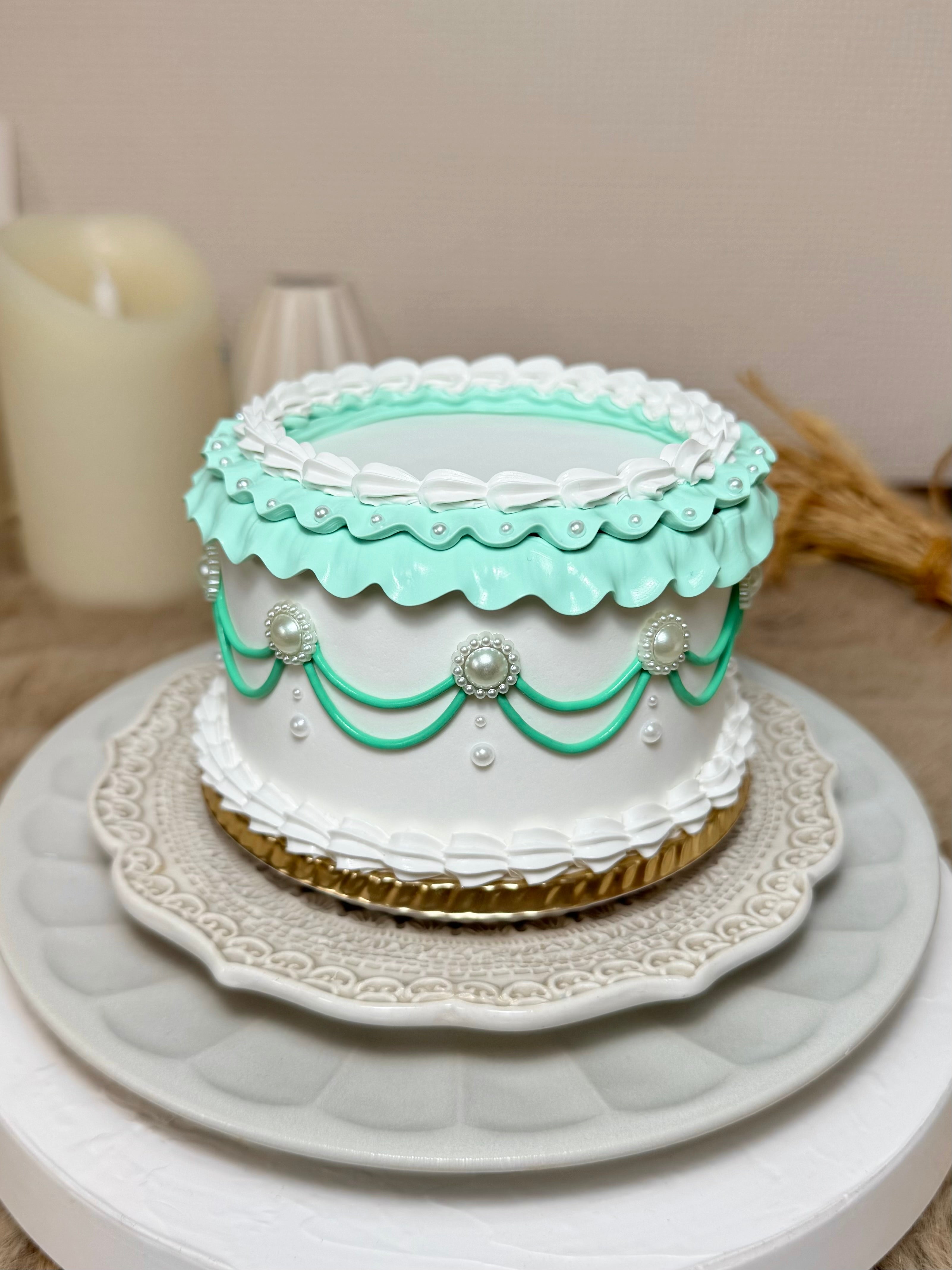 【限定受注販売】フリルホイップホールケーキ