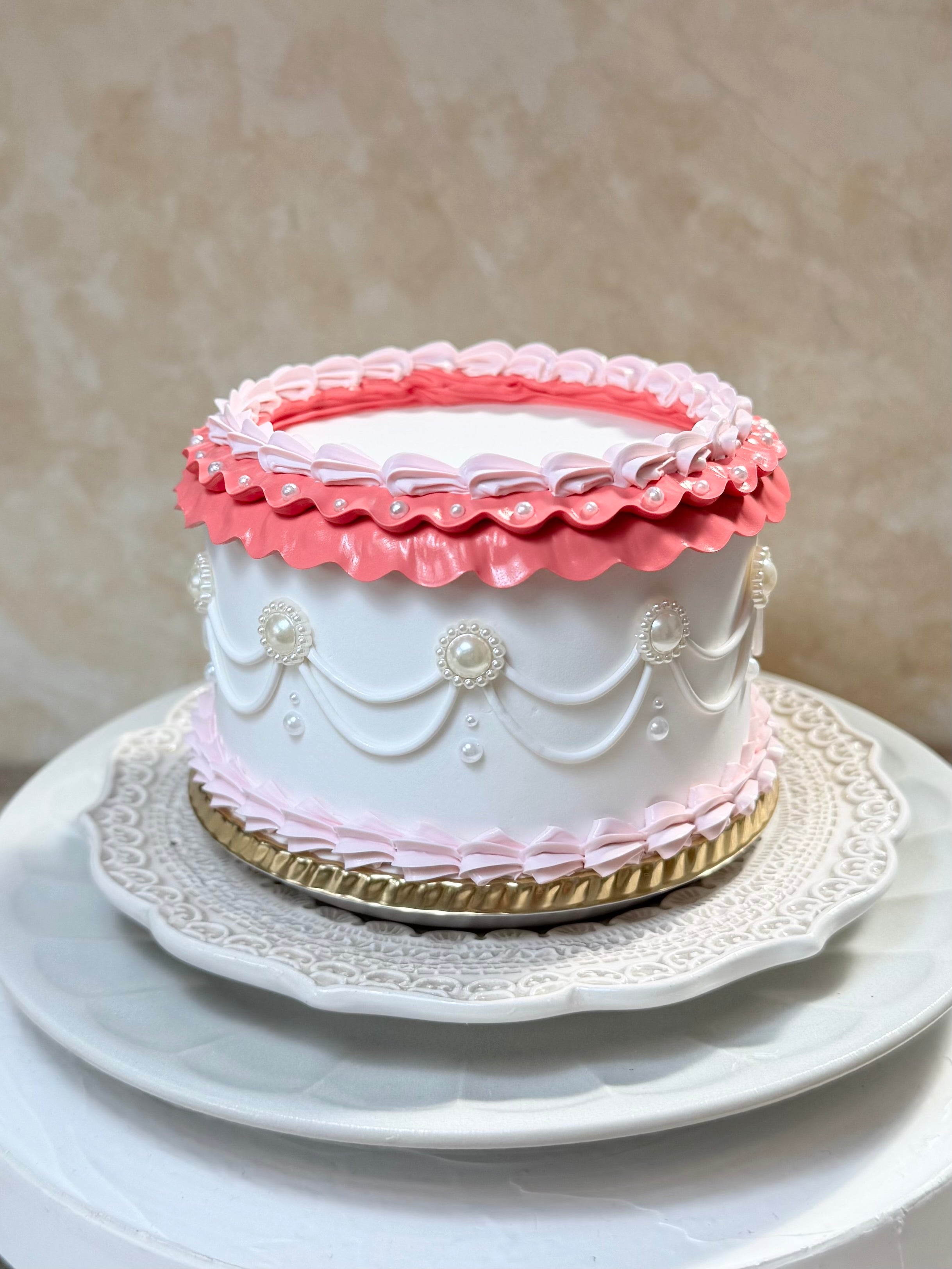 【限定受注販売】フリルホイップホールケーキ