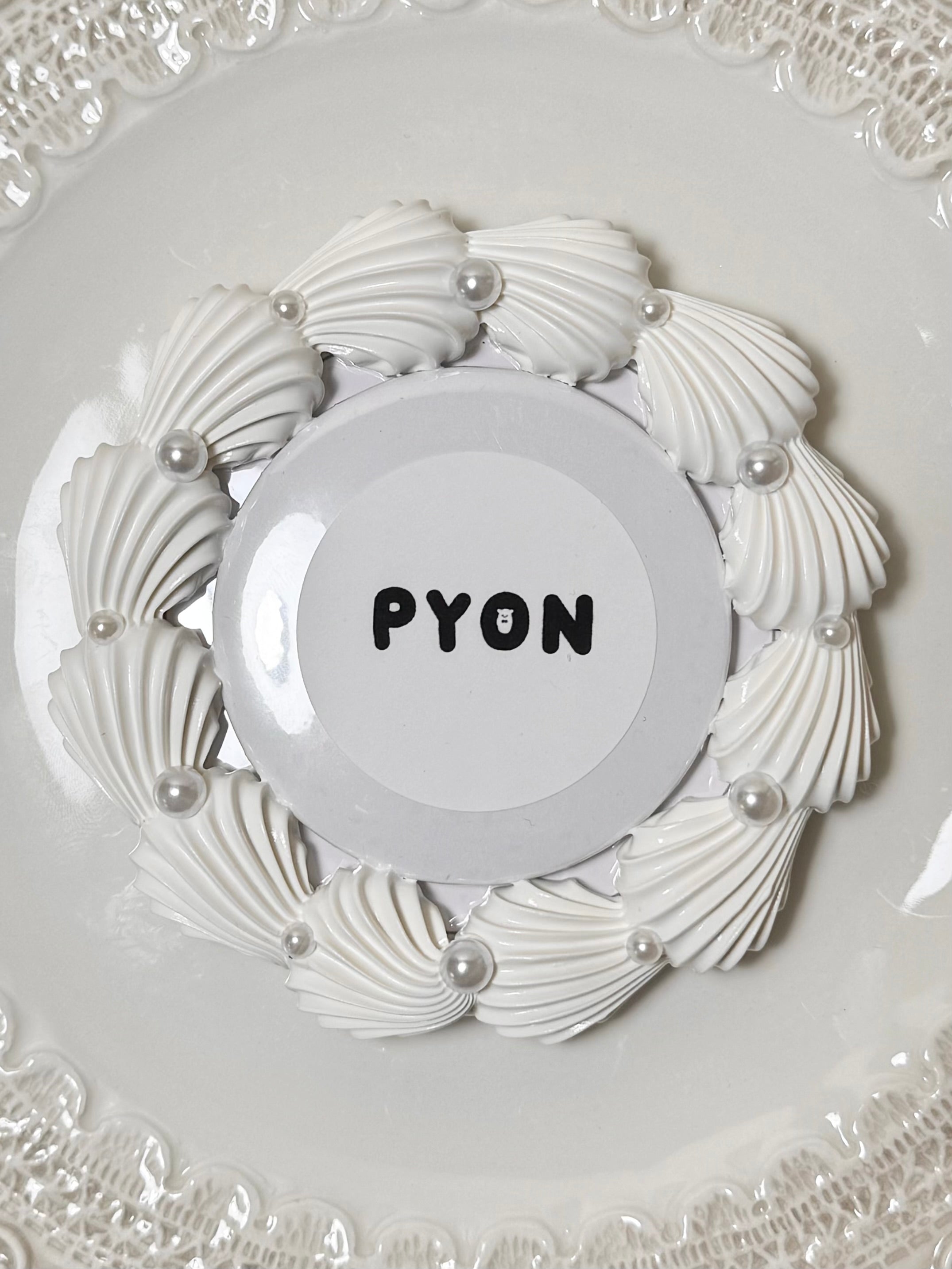 【限定受注販売】 シェルホイップ 缶バッジロゼット