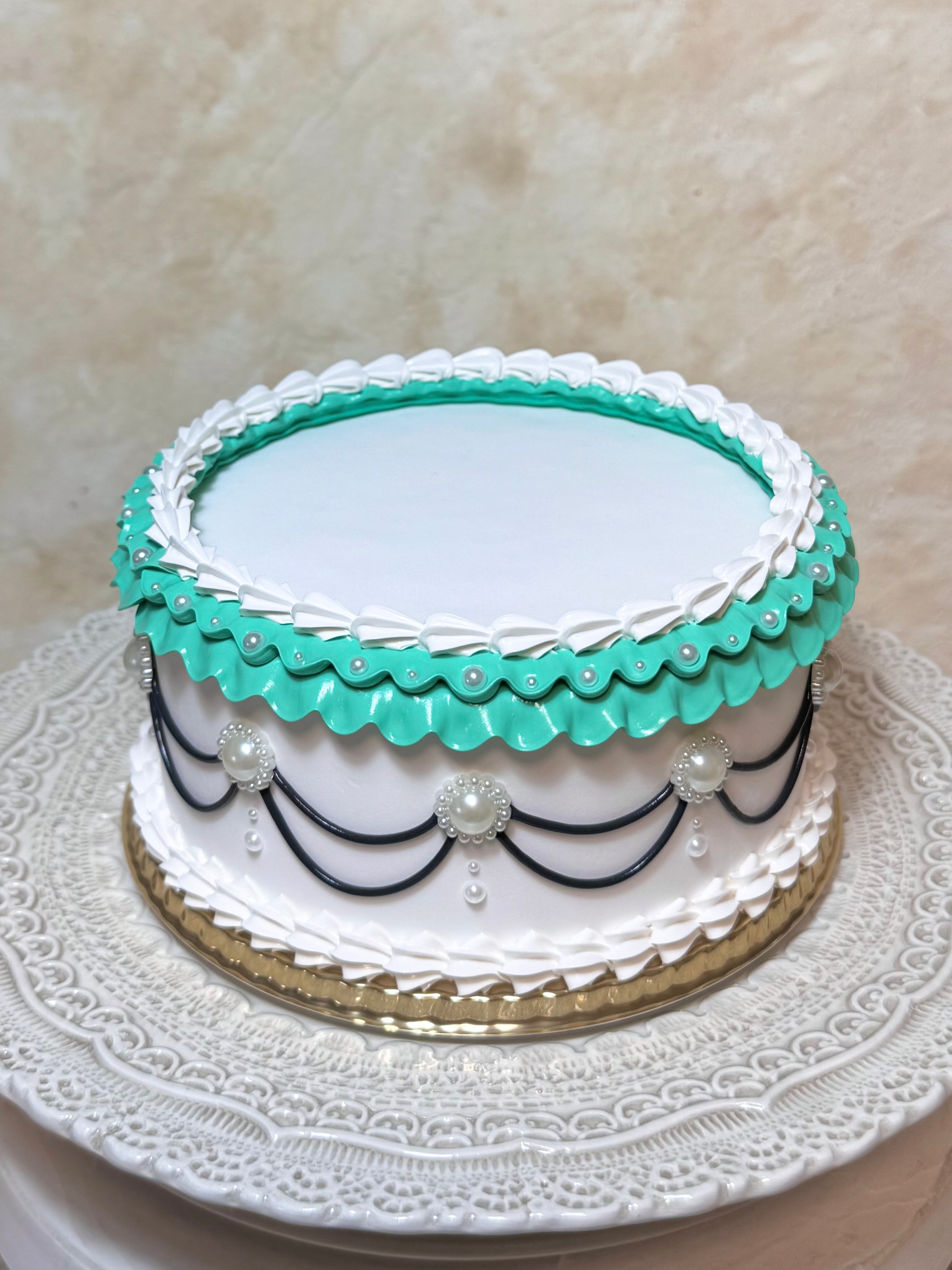 【限定受注販売】 フリルホイップ ホールケーキ